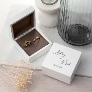 Wit Ringdoosje Bruiloft met Naam | Script Font